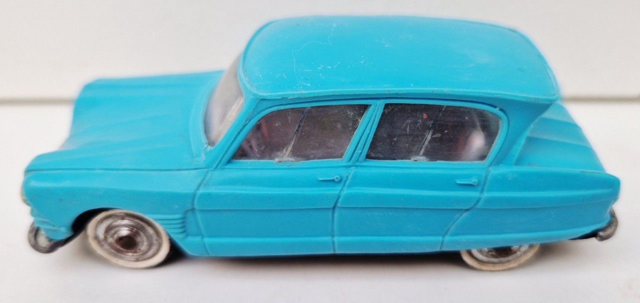 Norev Renault R8 – Échelle 1:43 – Collection – Occasion