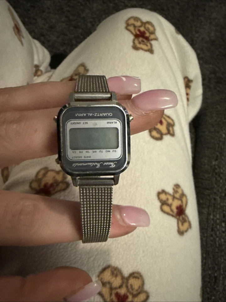 Reloj Pulsera Texas Instruments Para Mujer Digital Tono Plateado Cuarzo-Alarma  Foto 4 de 4