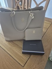 Tommy Hilfger Womens Bag & Purse