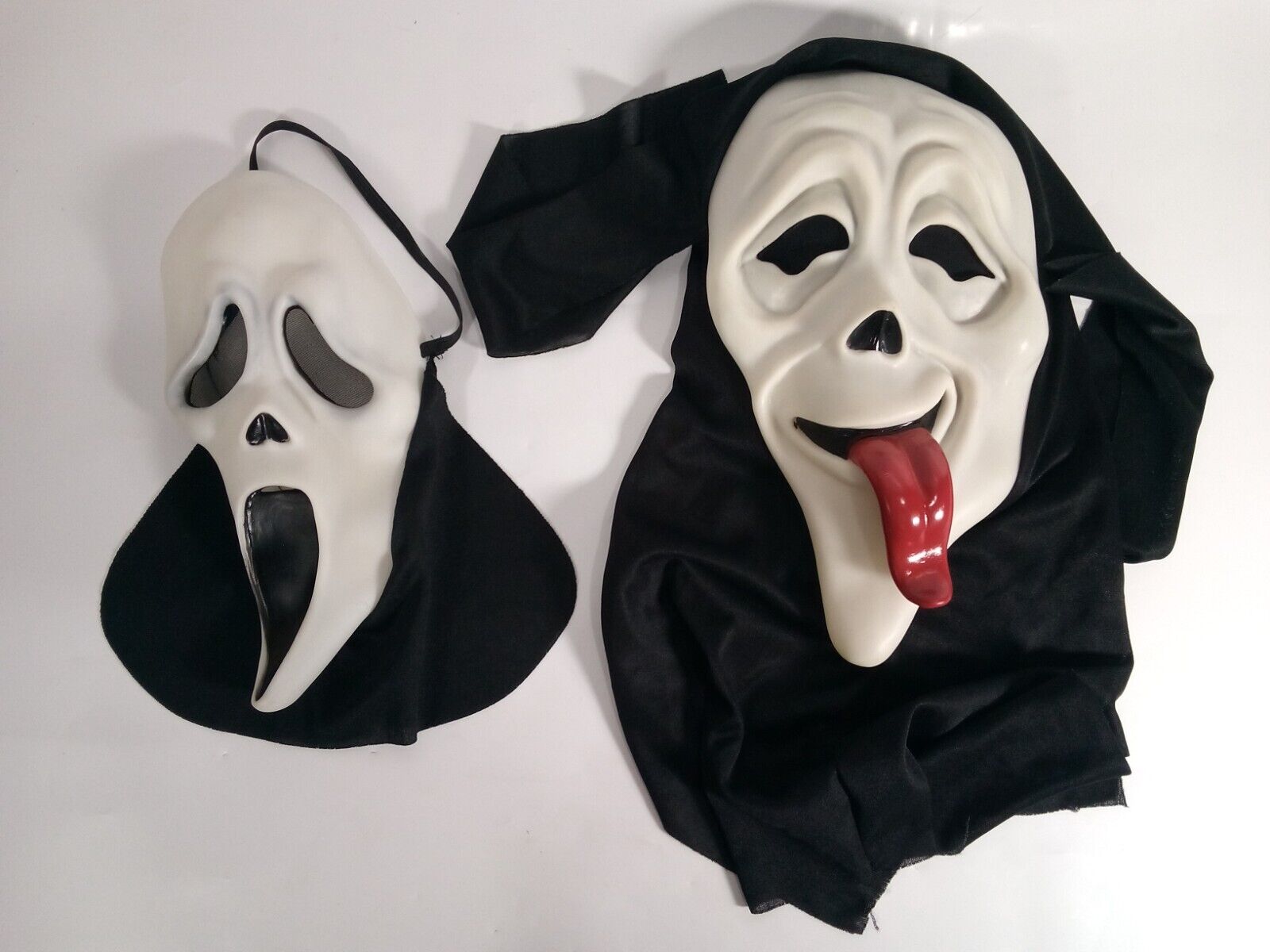 SCARY MOVIE WASSUP! GHOST FACE STONED TONGUE COSTUME MASK 2023 TAG FW8511WU