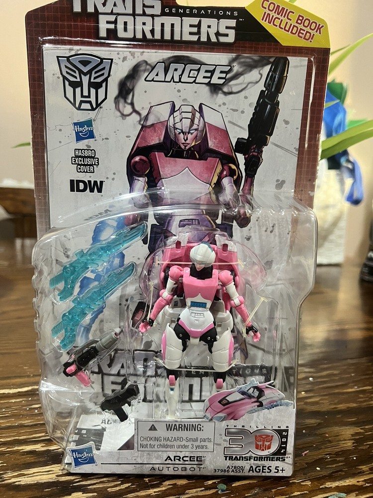 Transformers Generations ARCEE Deluxe Class Thrilling 30 Autobot 2014