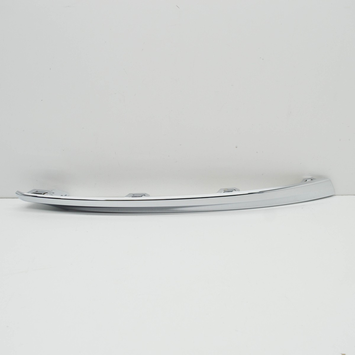 VOLVO XC60 MK2 Front Right Bumper Molding Chrome 32227906 NEW