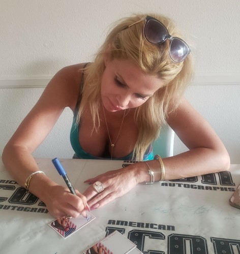 Victoria Zdrok Signed w/ Lip Print Kiss Card Donald Trump Hat Photo Autograph - Picture 6 of 12