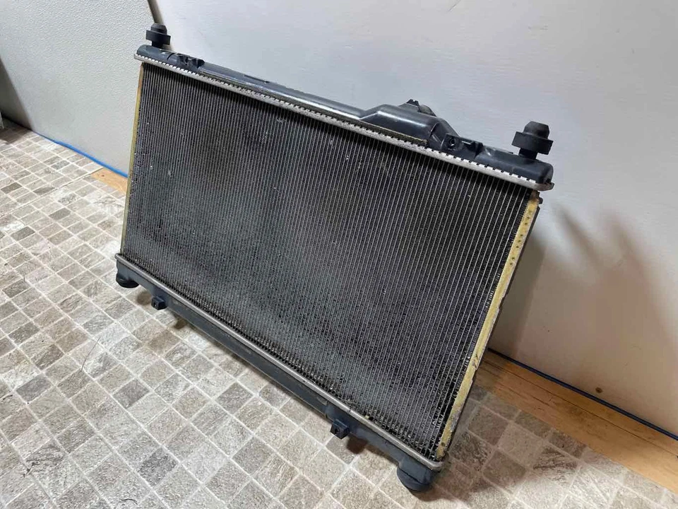 Radiador de refrigeración del motor usado 422133-5611 para LEXUS IS250 2006-2015 2,5 L Foto 2 de 4