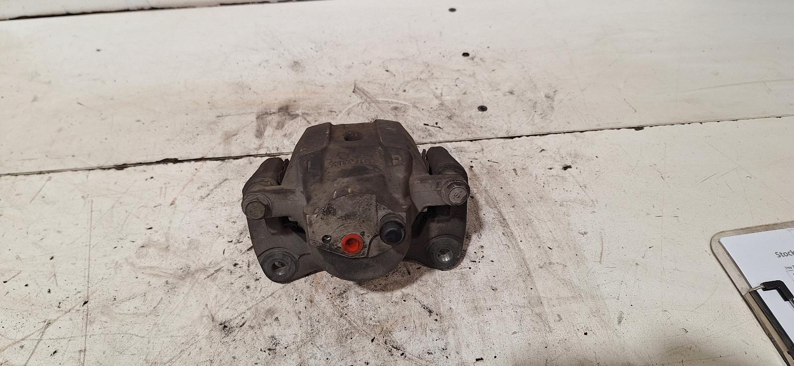 Toyota Prius Right Front Caliper NHW20 10/2003-04/2009 - thumbnail 4