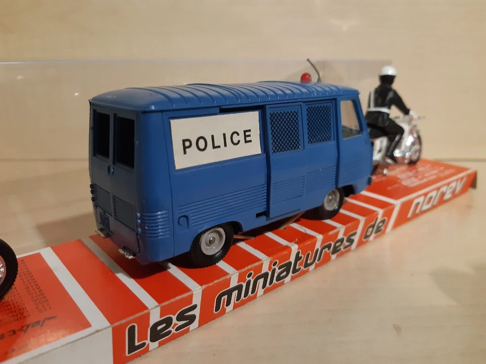 JOUET ANCIEN NOREV PEUGEOT FOURGON J7 POLICE AVEC ESCORTE COFFRET N°109 + BOITE - Photo 3/4