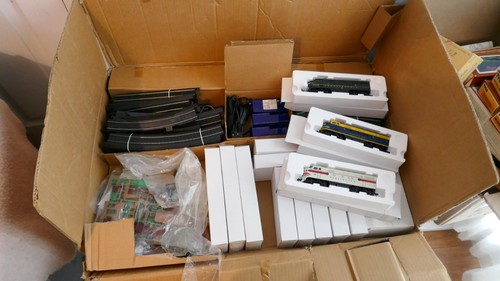 Juego de tren Burlingt realista #8866 "Triple Train Empire" escala HO EXTREMADAMENTE RARO | Zustand: Used