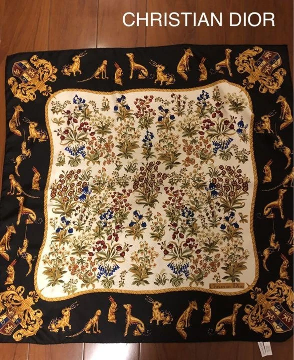 Grande écharpe Christian Dior 100% soie 84cm*84cm