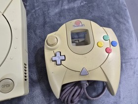 Sega Dreamcast Console HKT-3020 w/ OEM controller And Cables