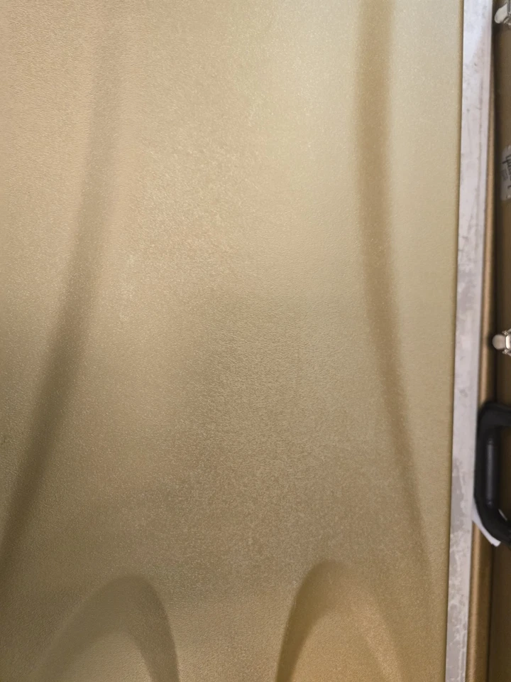 Estuche rígido para guitarra Gibson USA Les Paul Gold 100 aniversario moldeado. Foto 3 de 4