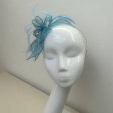 NOWY DAMSKI MAŁY ŁADNY AQUA TURKUSOWY FASCYNATOR WESELA, WYŚCIGI