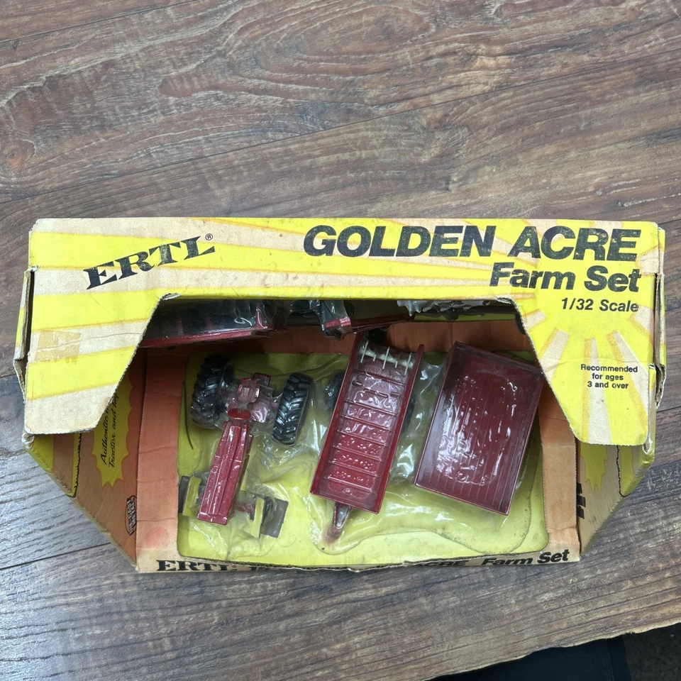Vintage 1/32 Ertl Golden Acres Farm 15 Pc Set IH Animals Tractor In box NEW - Image 2 of 4