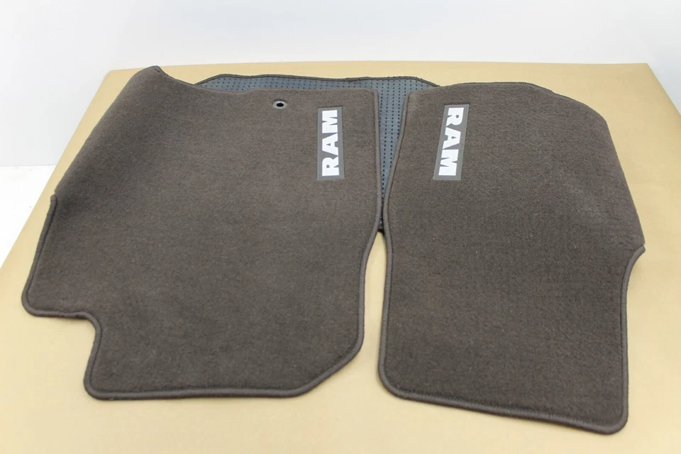 Alfombrillas mini consola 40/20/40 delanteras/traseras OEM para Dodge Ram 2500/3500 2010 Foto 4 de 4