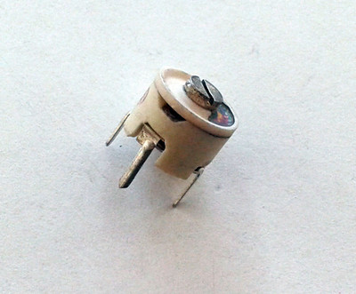 Kit 3 Pezzi Trimmer Capacitivo Ceramico 3-10pF – Condensatore Variabile Regolabile