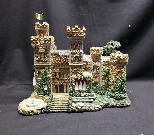 Hawthorne Village Lighted "Killarney Castle" Emerald Isle Collection 2000 - Picture 8 of 12