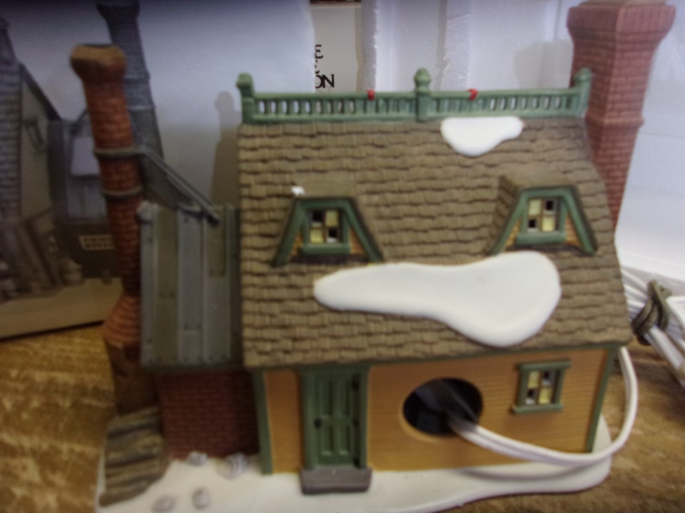 Dept 56 East Willet Pottery Heritage Village New England Christmas w