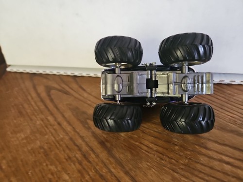Maisto Earth Shockers Ford F-150 Monster Truck Violet w/green snake - Picture 10 of 10