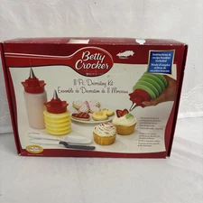 2010 Betty Crocker 11pc. Decorating Kit New In Box