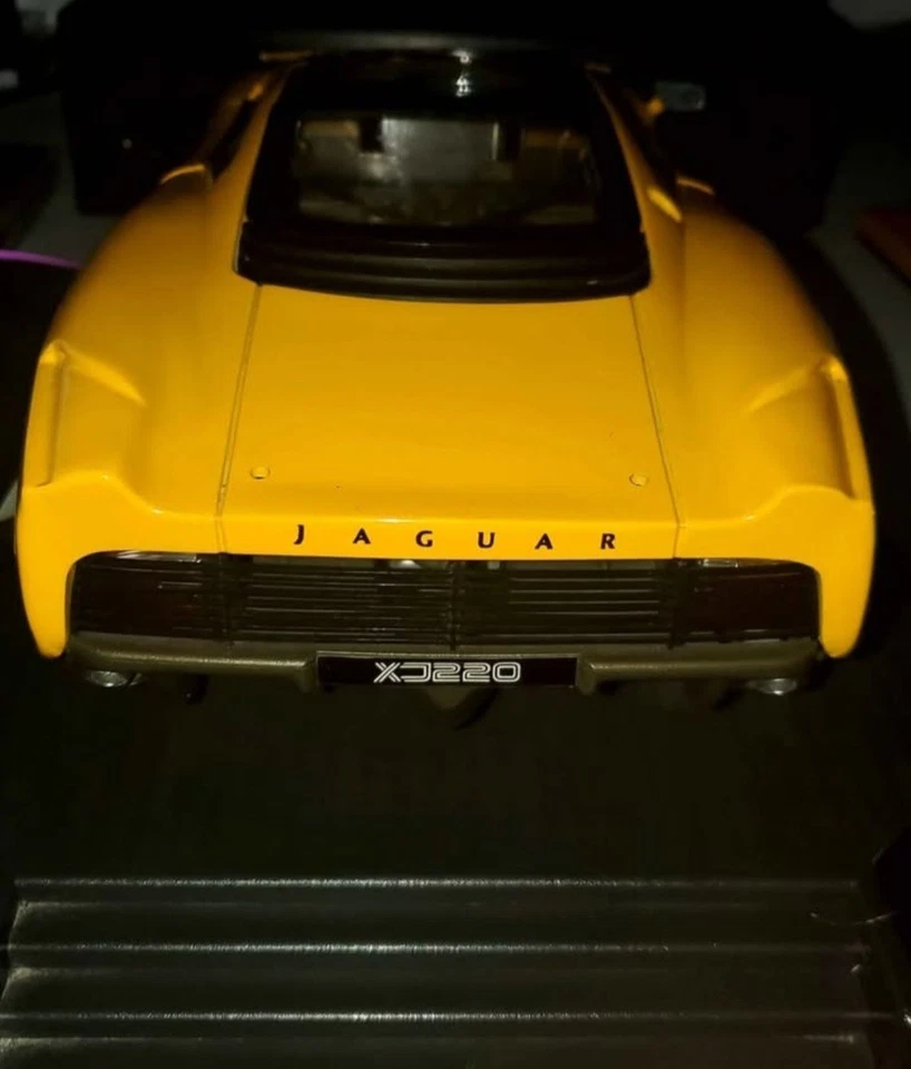 Maisto Jaguar Xj220 1/12 Scale - Image 4 of 4