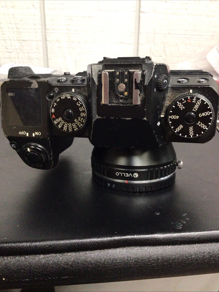 Fujifilm Fuji X-H1 24MP Body with battery charger flash & strap clicks und 2000 - Image 4 of 4
