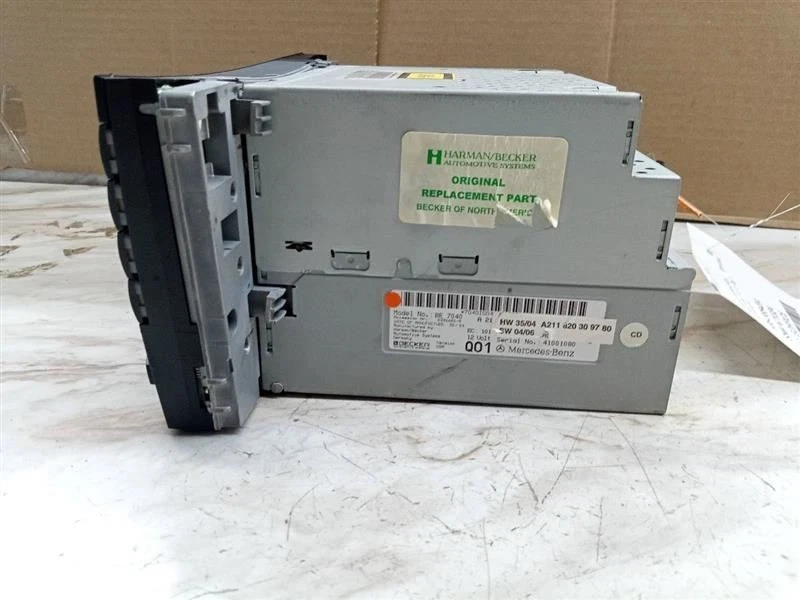 Unidad principal radio navegación Mercedes Benz E500 2003-2008 A2118202797 Foto 3 de 4