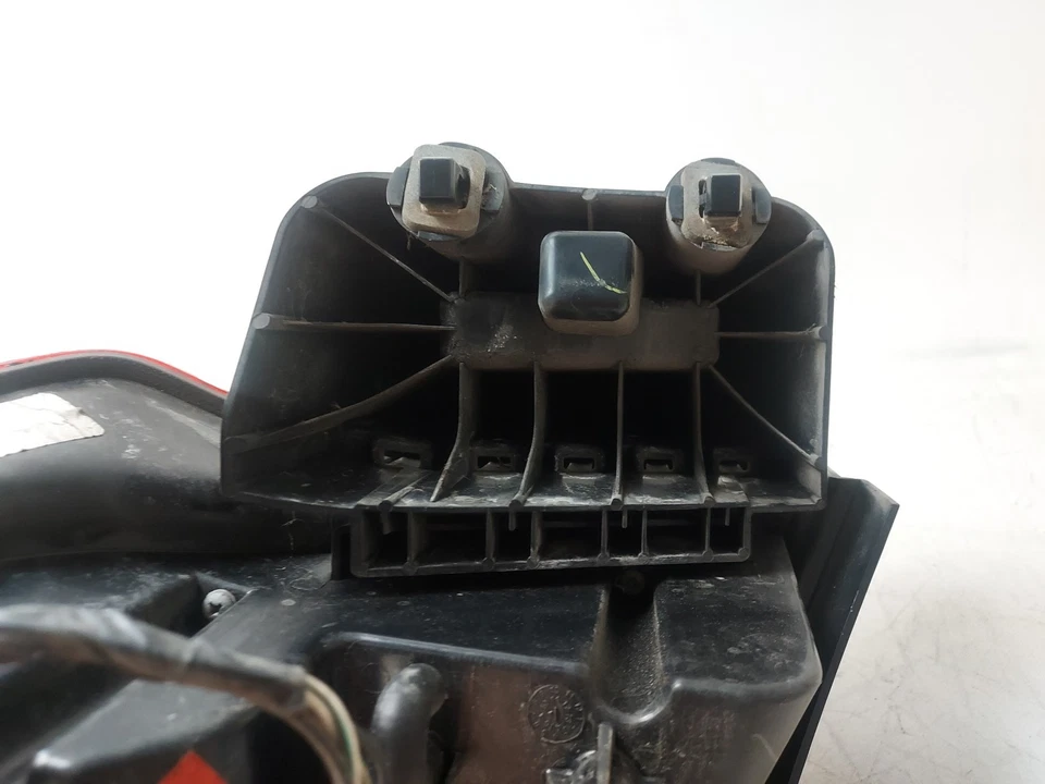 Lanterna traseira de freio traseira Chrysler 200 2011-2014 lâmpada traseira lado esquerdo do motorista fabricante de equipamento original - Imagem 4 de 4