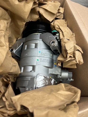 Motorcraft A/C Compressor & Clutch YCC-381 OEM Ford F-150 3.5L 2015-2016 - Picture 2 of 3