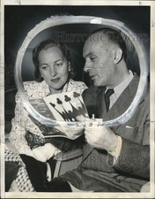 1947 Press Photo Actor Charles Boyer & wife Pat Patterson in Hollywood