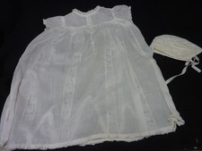 VTG WHITE BATISTE CHRISTENING GOWN  BONNET 0-3MNTHS.