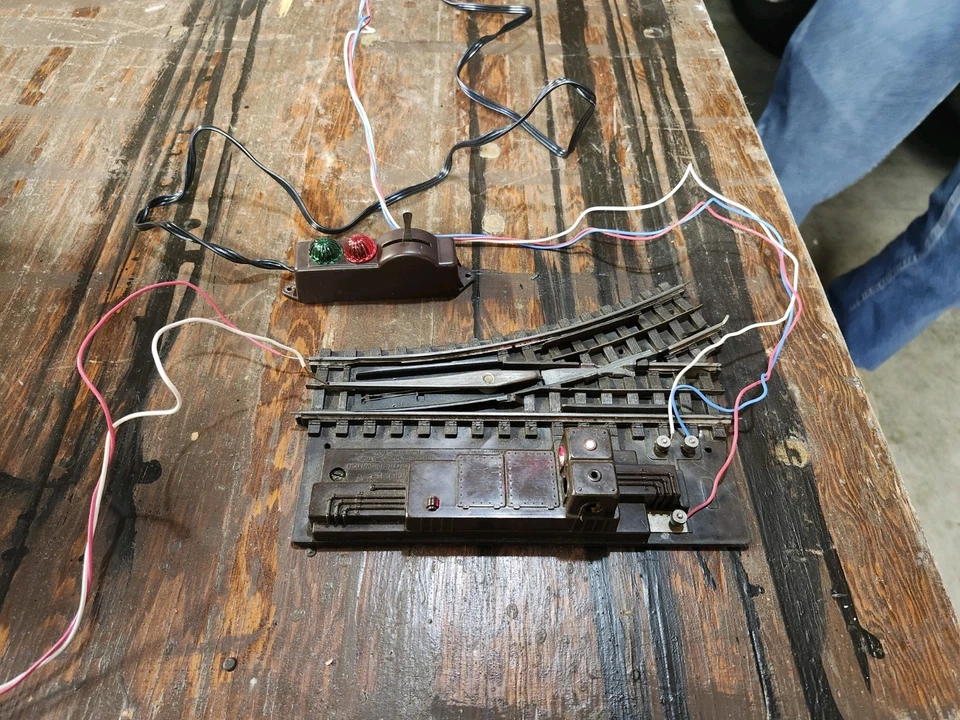 INTERRUPTOR DE CONTROL IZQUIERDO LIONEL SUPER O 112R SIN CAJA NI INTERRUPTOR MANUAL Foto 2 de 4