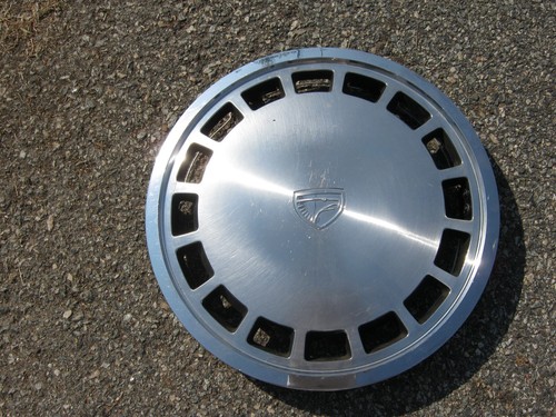 One factory original 1989 Renault Eagle Medallion 14 inch hubcap wheel cover - Picture 1 of 20