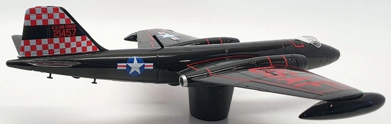 Corgi 1/72 Scale Model Aircraft AA34702 - Martin RB-57A #363 TRW S.Carolina 1964 - Image 2 of 4
