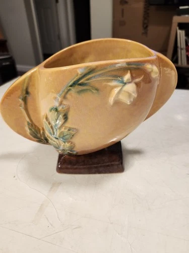 Roseville USA Pottery Art Deco Wincraft Vase, Shape 241-6, Apricot (Tan/Brown)