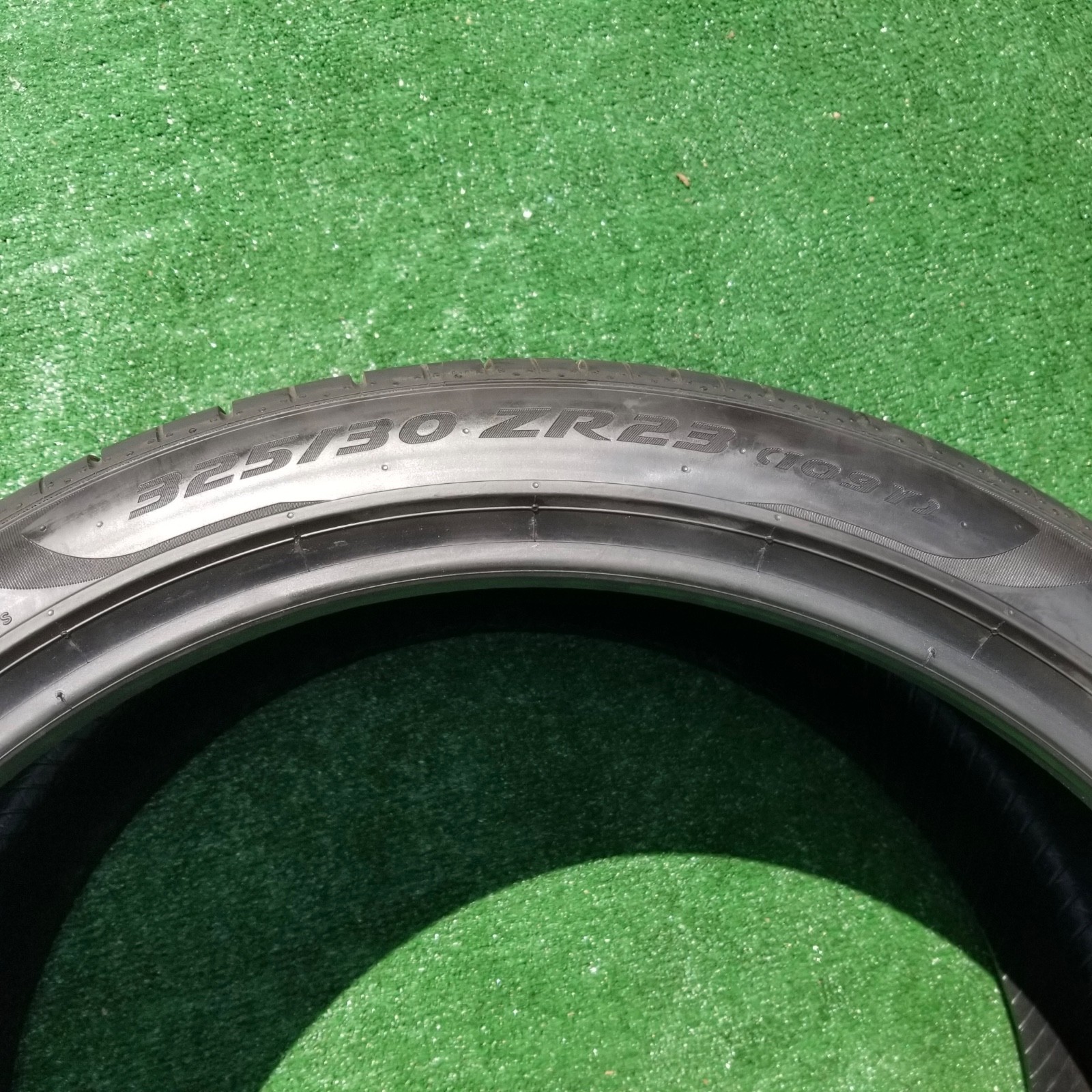 325/30R23 Pirelli P Zero Tire PZ4 Lamborghini Urus 325/30ZR23 325 30 23 100%