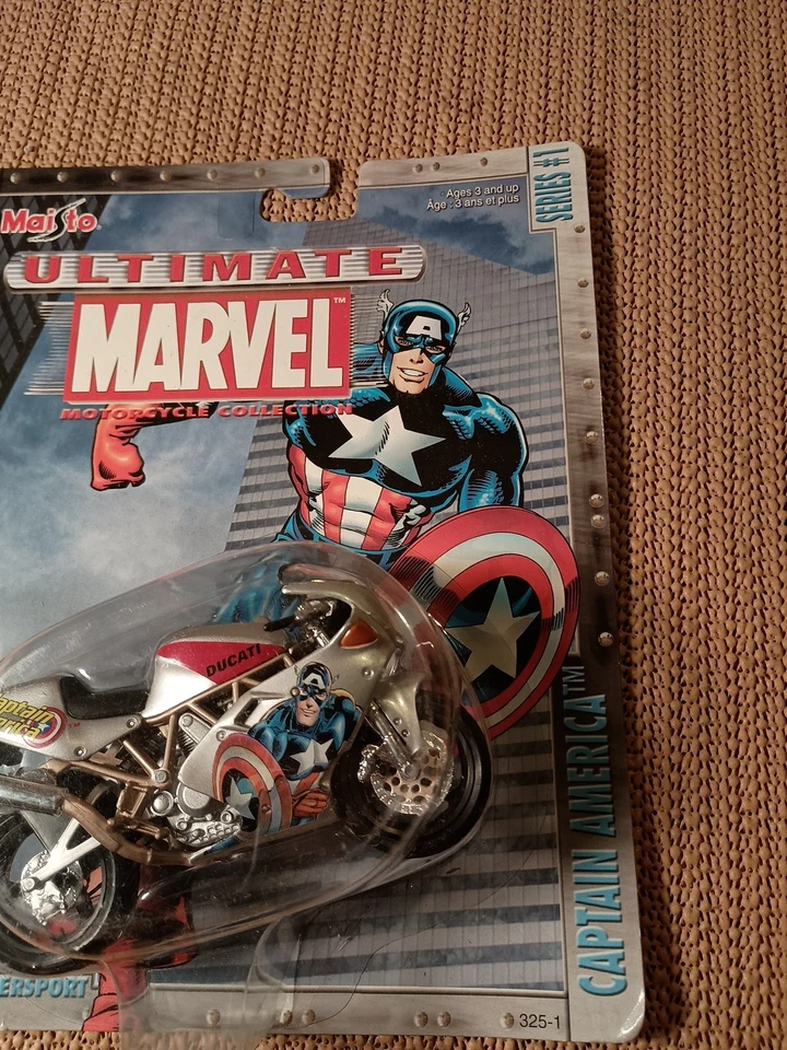 2002 - Capitán América Ducati Supersport 900FE - Serie Marvel Motorcycle - Maisto Foto 3 de 4