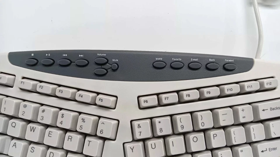 Gateway Natural MultiMedia Keyboard Ergonomic Comfort SK– 6205H - Image 3 of 4