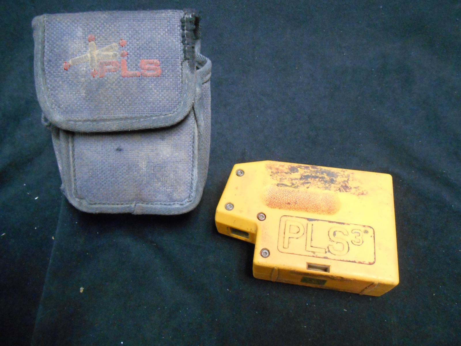 PLS3 LASER LEVEL, 3 POINT RED LASER LEVEL, WITH CASE, POWERS UP, PLS 3, COMPACT