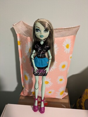 Monster High Frankie Stein ''Killer Style'' redressed with killer heels :)