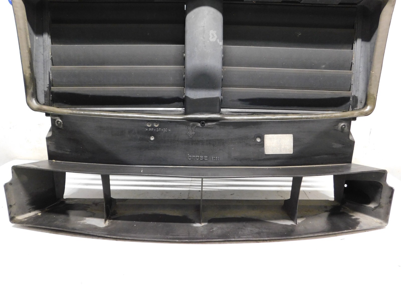 2017-2022 MASERATI LEVANTE RADIATOR AIR SHUTTER SHROUD GRILL VENT DEFLECTOR