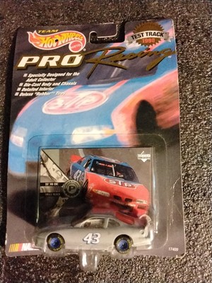 1998 Hot Wheels Pro Racing Test Track Petty Enterprises #43 STP Grand Prix