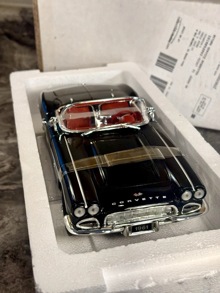RARE! ERTL American Muscle 1961 Chevrolet Corvette Black/Red 1:24 Scale Limited - Image 3 of 4