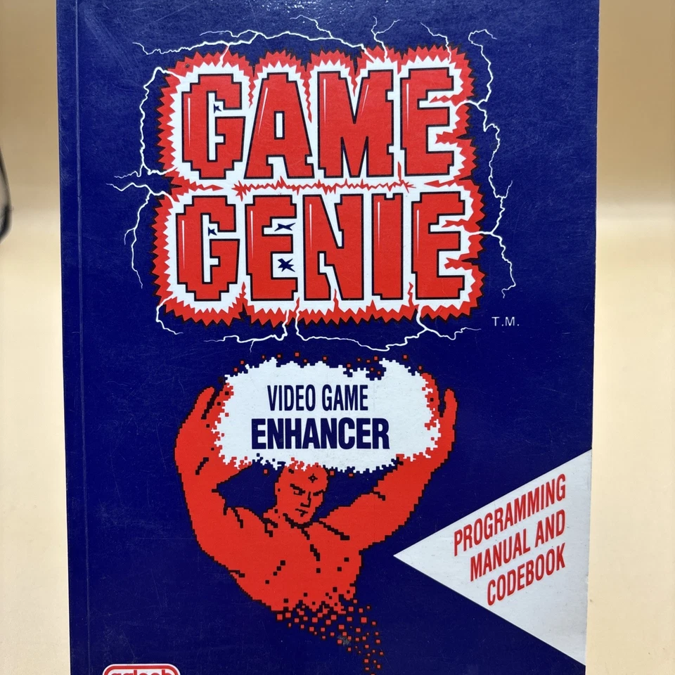Libro de códigos potenciador de videojuegos Game Genie en muy buen estado NES Book Guide Foto 2 de 4