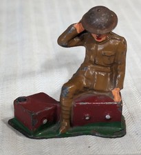  VINTAGE BARCLAY MANOIL ARMY RADIOMAN DIME STORE LEAD SOLDIER  