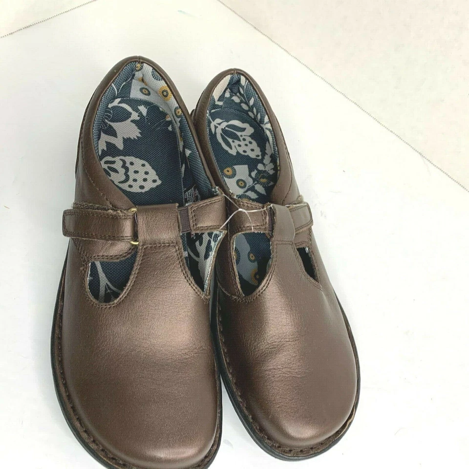 PW Minor Womens Sz 9.5 Bronze Mary Jane Shoes 51436 - Image 2 of 4