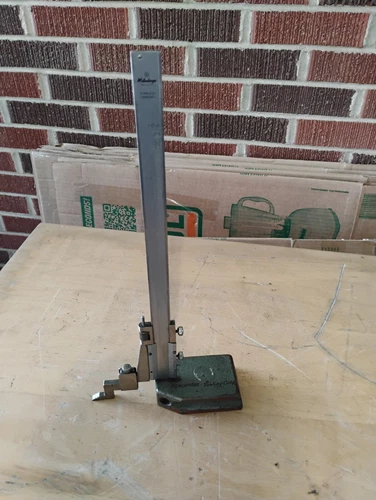Mitutoyo 10in Manual Height Caliper