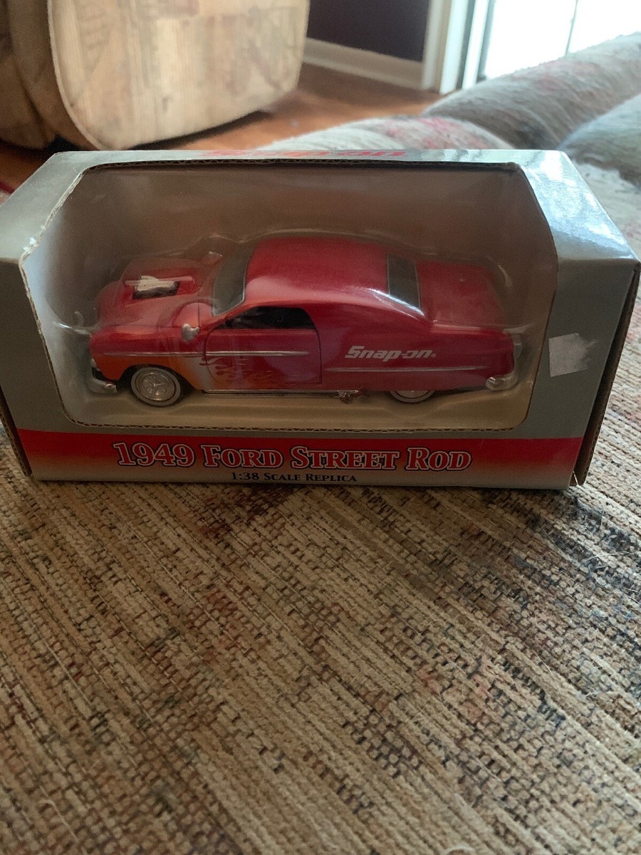 スナップオン Snap on 1949 フォードストリートロッド ジオラマ模型 スナップオン Snap on 1949 フォードストリートロッド ジオラマ模型