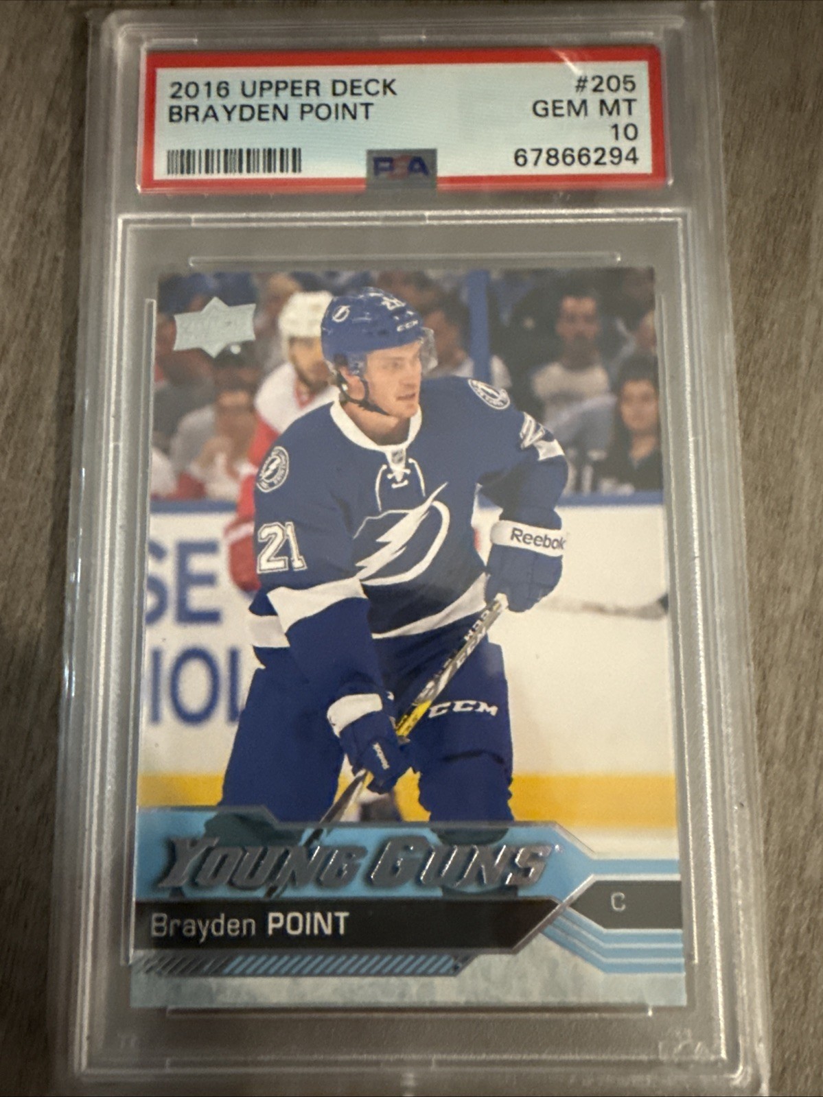 2016 UPPER DECK #205 BRAYDEN POINT YOUNG GUNS RC ROOKIE PSA 10