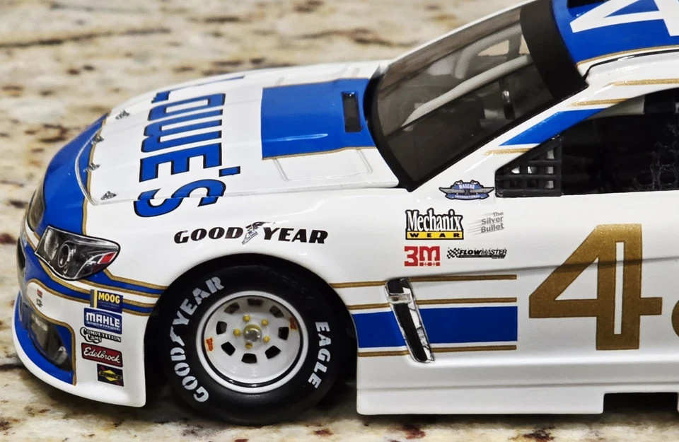 Chevrolet SS 2017 #48 Jimmie Johnson Lowe's Darlington retroceso 1:24 diecast Foto 4 de 4
