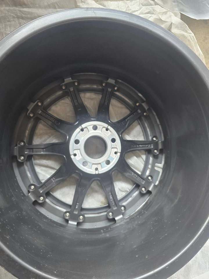 Mercedes SL43 SL55 SL63 AMG Factory OEM 20" Wheels Rim  A2324012300 - Image 3 of 3