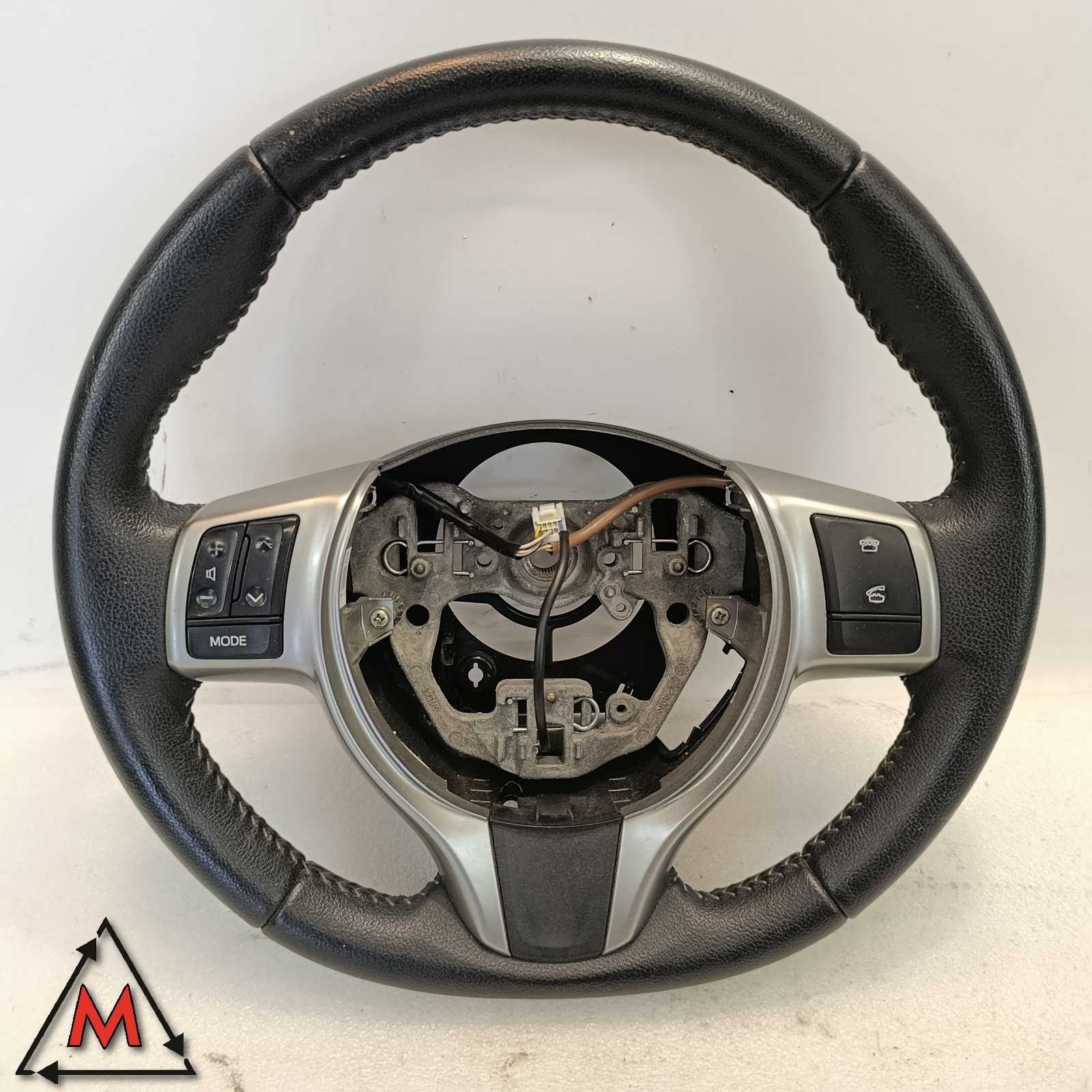 Volante sterzo 45100-OD490C1 per TOYOTA YARIS MK3 2011-2014 usato (123498)